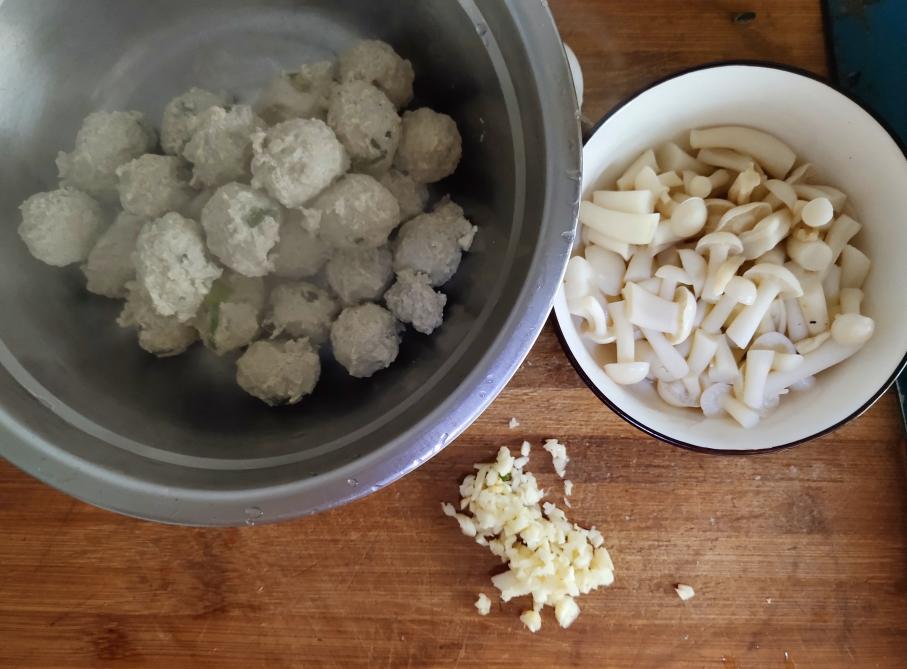 给小朋友的茄汁小肉丸的做法 步骤5