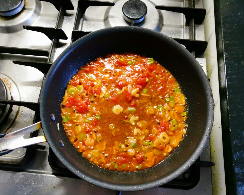 快手下饭的番茄炒包菜丝的做法 步骤3