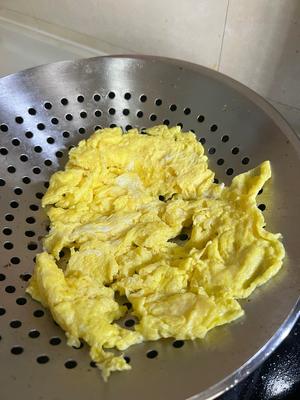 随便做一做但是很下饭的鹅蛋炒粉皮的做法 步骤5
