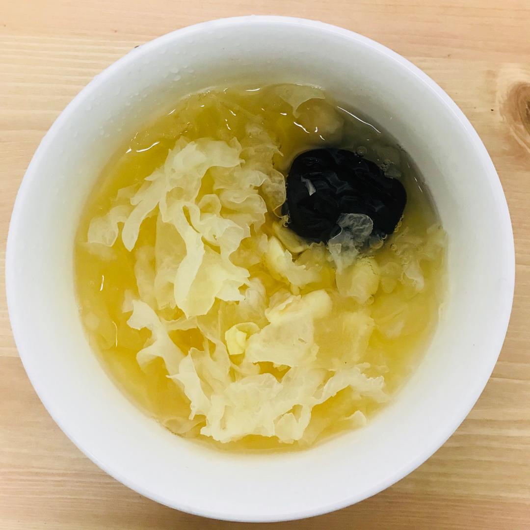 红枣银耳莲子羹