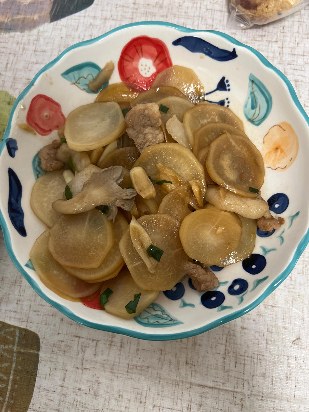 五花肉炒白萝卜