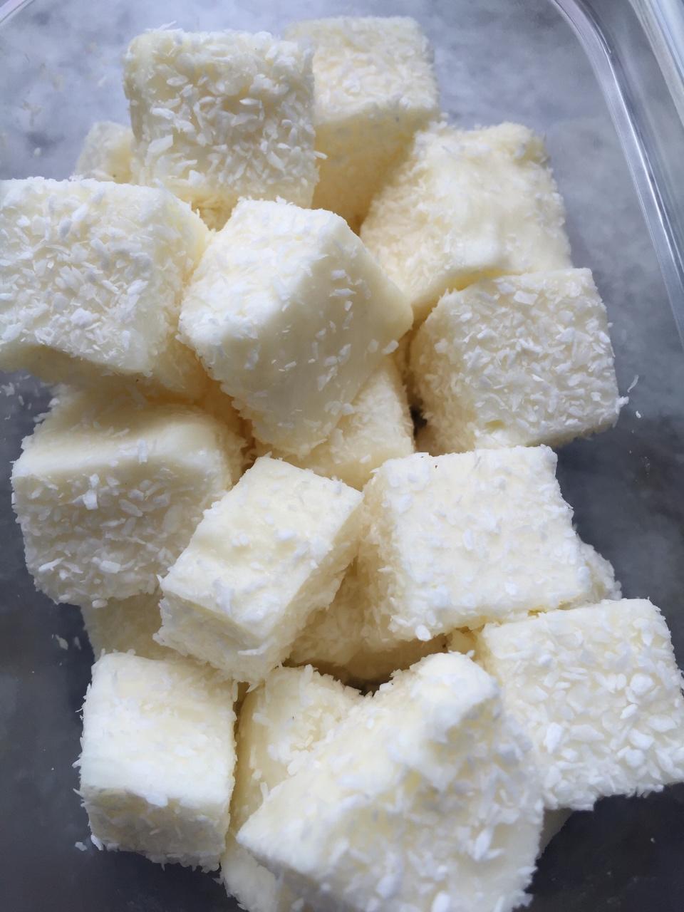 emon-3做的椰蓉牛奶小方