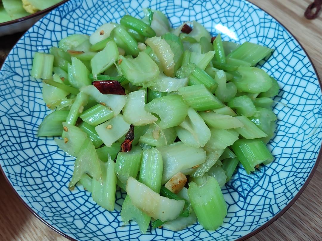 素炒芹菜