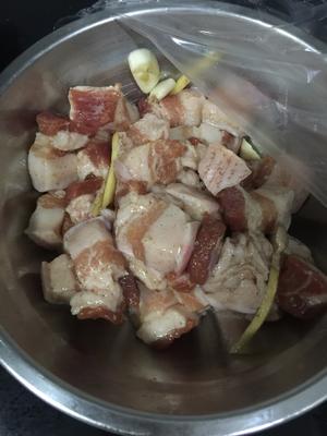 咸肉蛋黄粽的做法 步骤2
