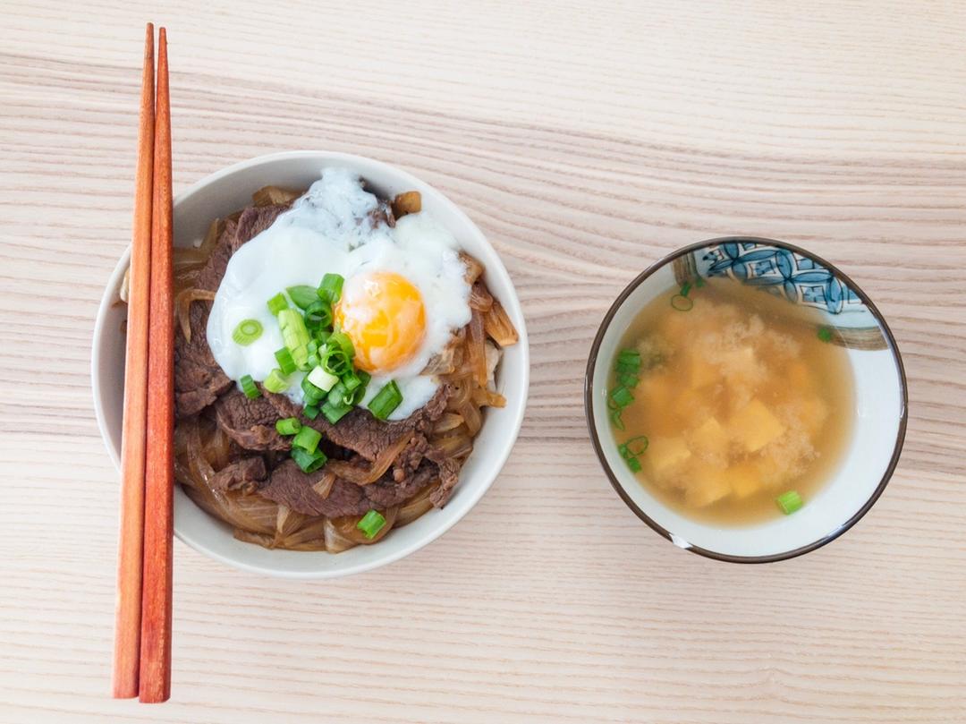 温泉蛋牛丼饭
