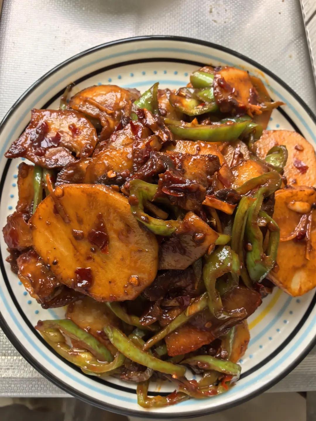 五花肉干煸土豆片