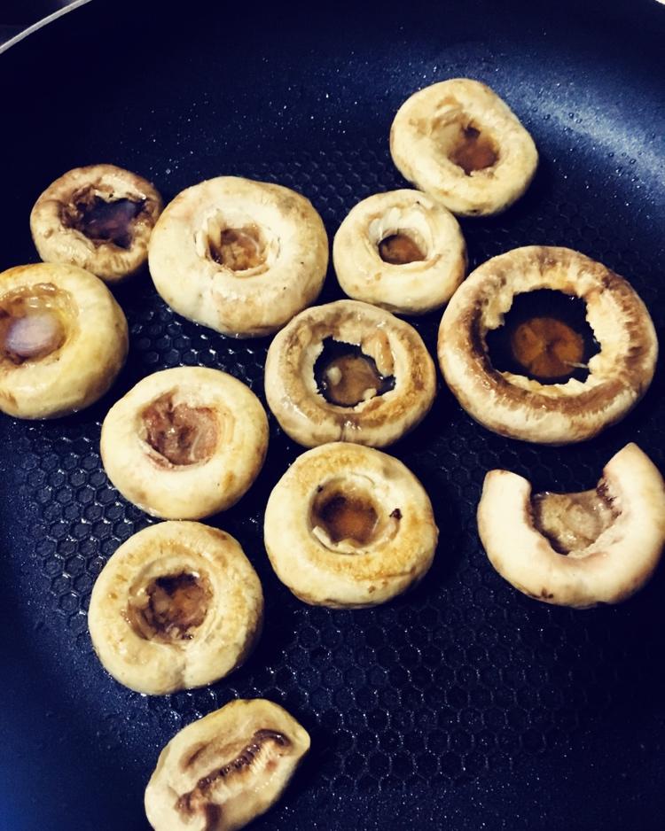 保留最原始鲜味儿的煎口蘑