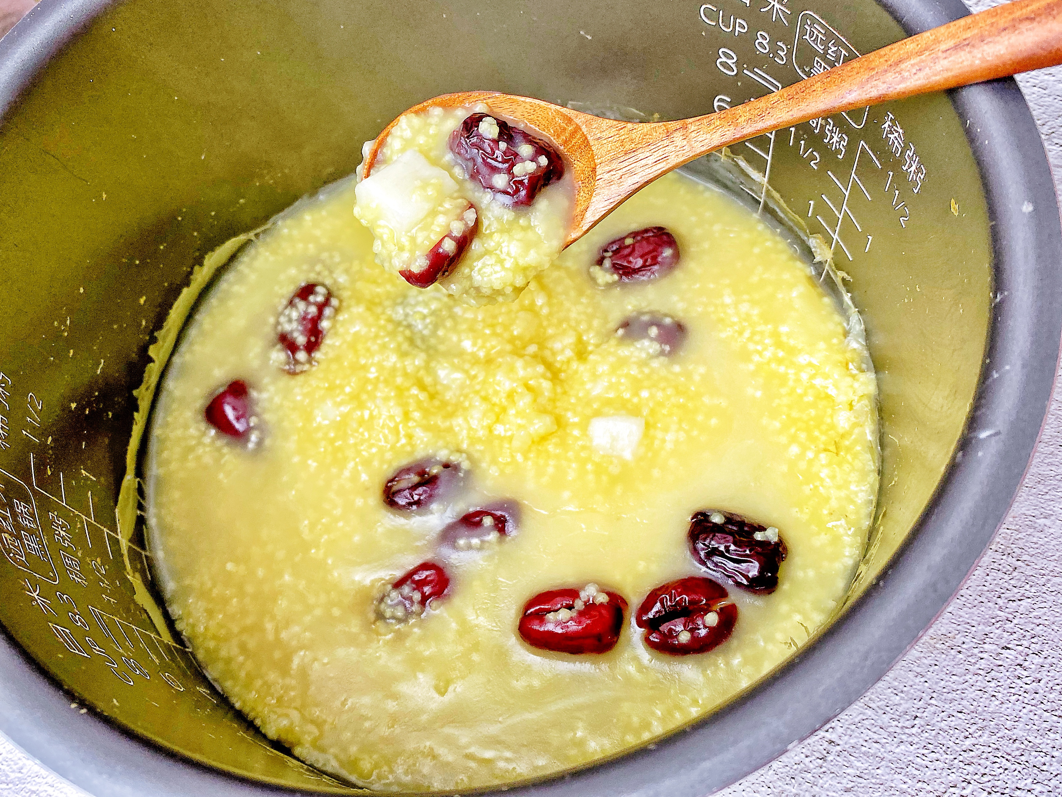 红枣山药小米粥㊙️小米这样煮，营养又快手‼️的做法 步骤6