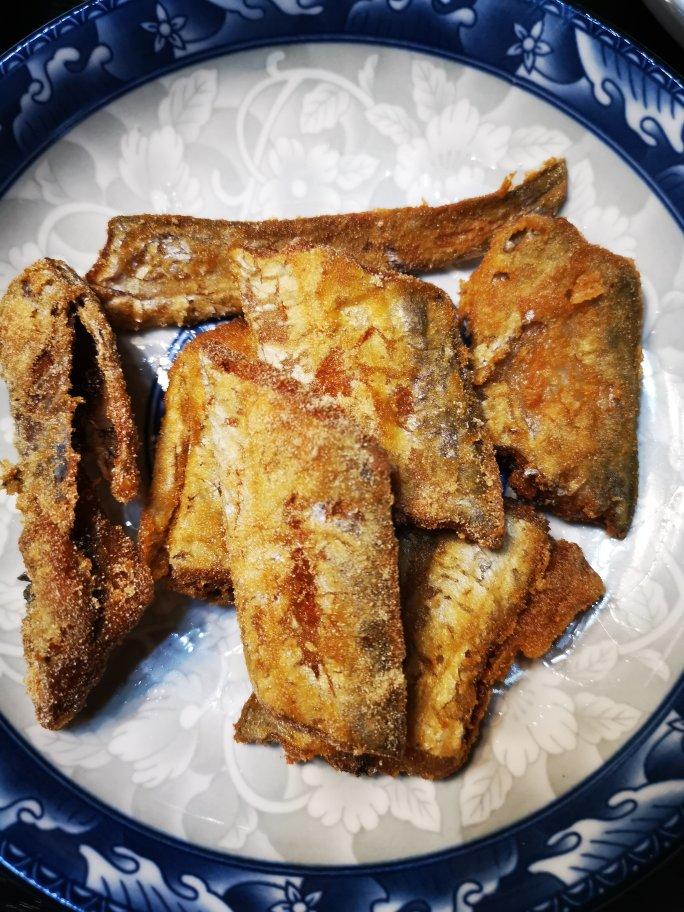 好的食材只需简单的烹制，炸带鱼