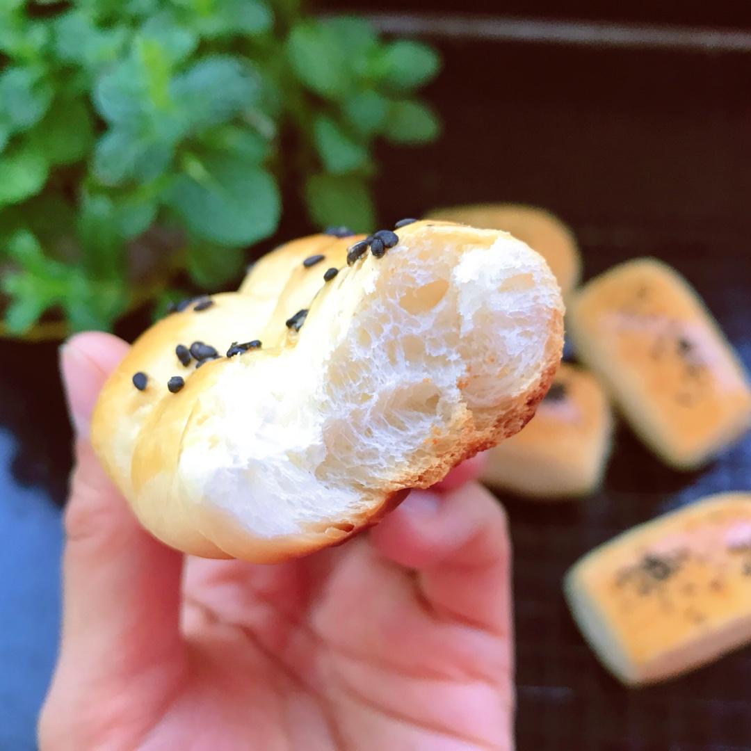无敌柔软，塑形非常简单的牛奶小方面包