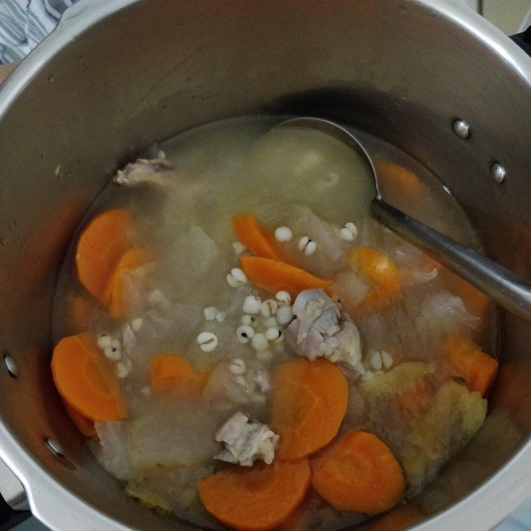 鸡腿冬瓜调理汤