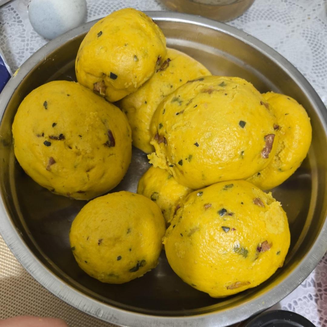 不加一滴水的南瓜开花馒头，纯南瓜泥和面，无需泡打粉，枣香浓郁个个开花