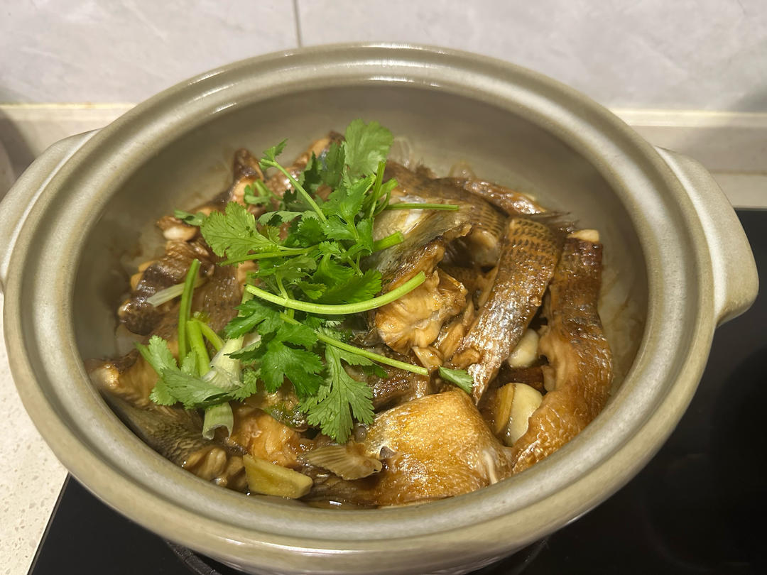 砂锅焗鲈鱼
