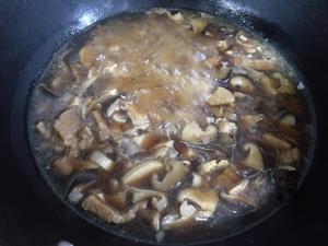 香菇冬笋炖五花肉的做法 步骤10