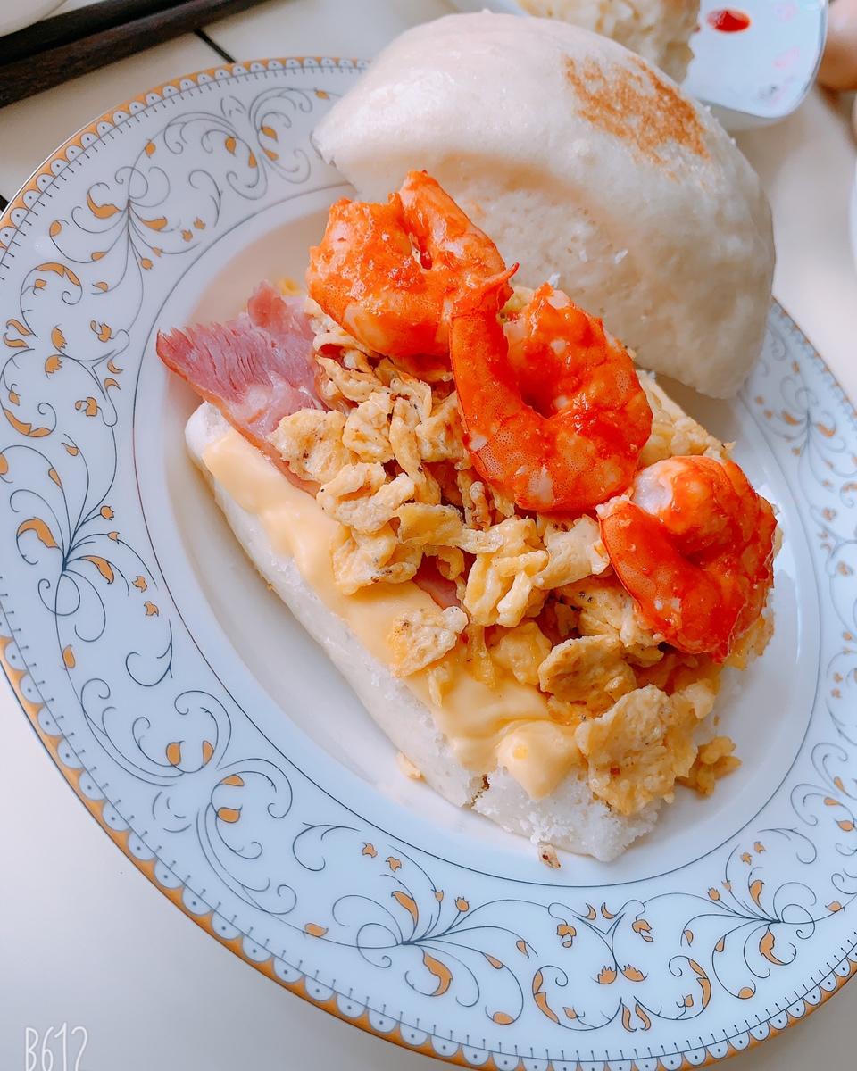 【快手早餐】鲜虾滑蛋火腿麦满分