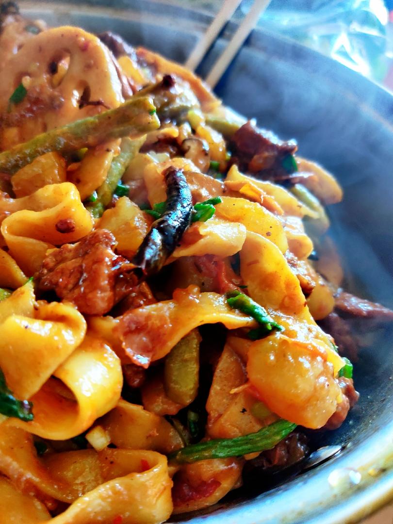 舔盘子的土豆排骨焖面