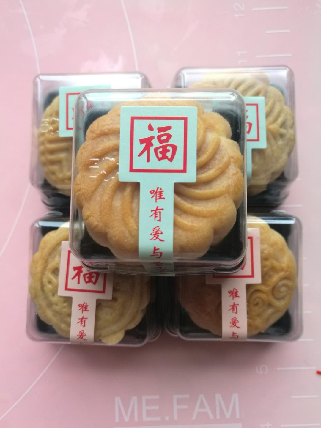 广式月饼—蛋黄莲蓉月饼