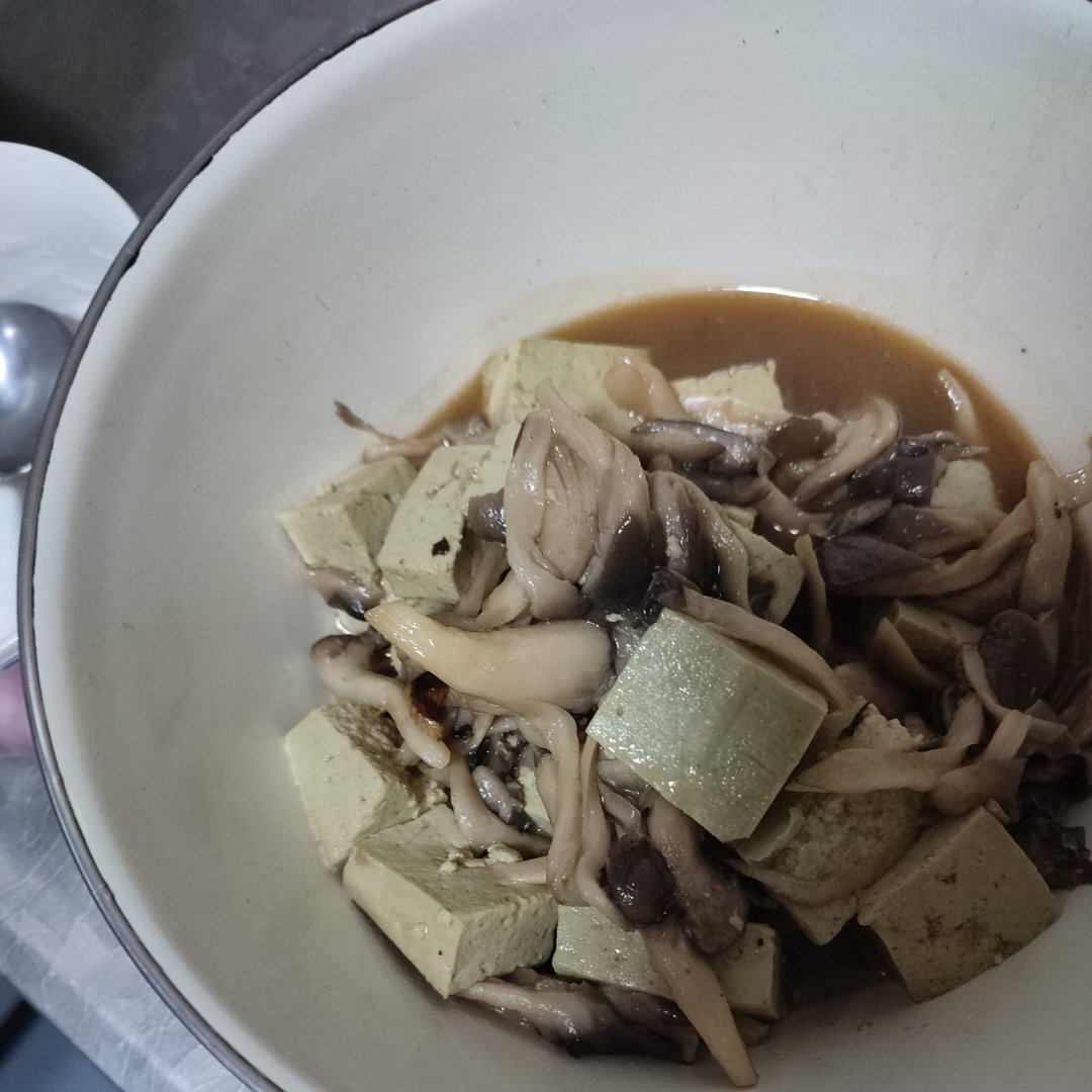 超级简单的平菇炖豆腐