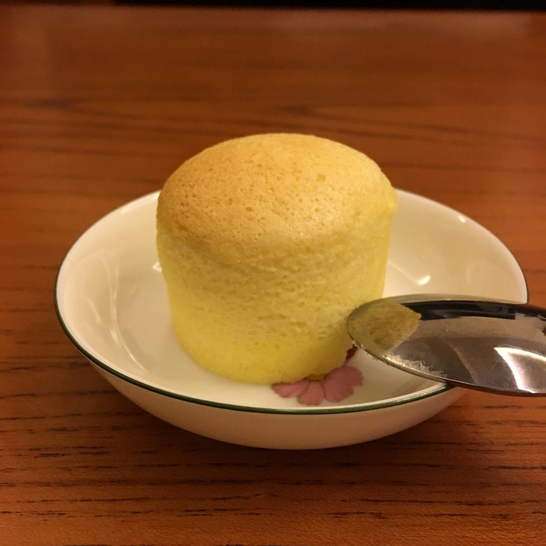 消耗淡奶油之作——淡奶油小蛋糕