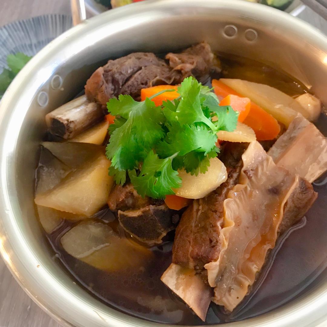 胡萝卜炖牛排骨