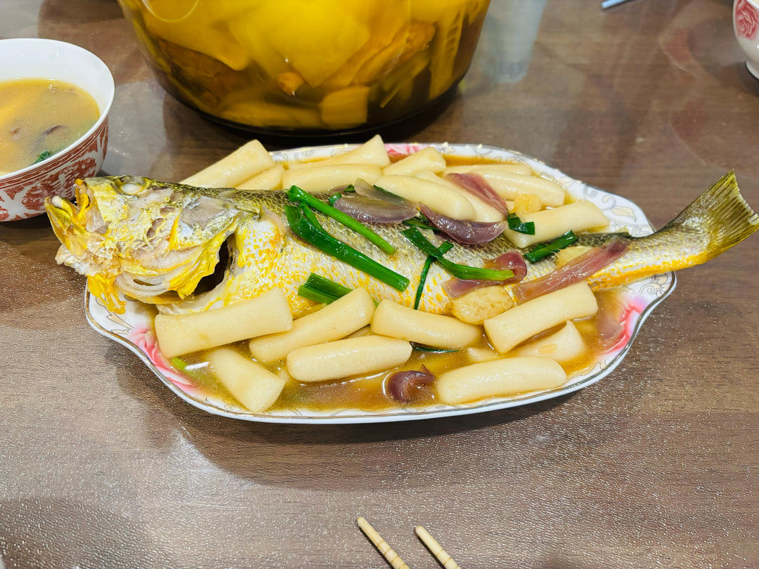 黄鱼烧年糕（一万多一例的菜品在家便宜做）