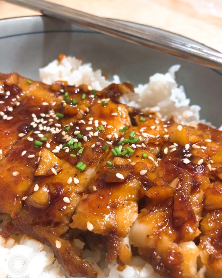 錾稀做的蜜汁巴沙鱼盖饭