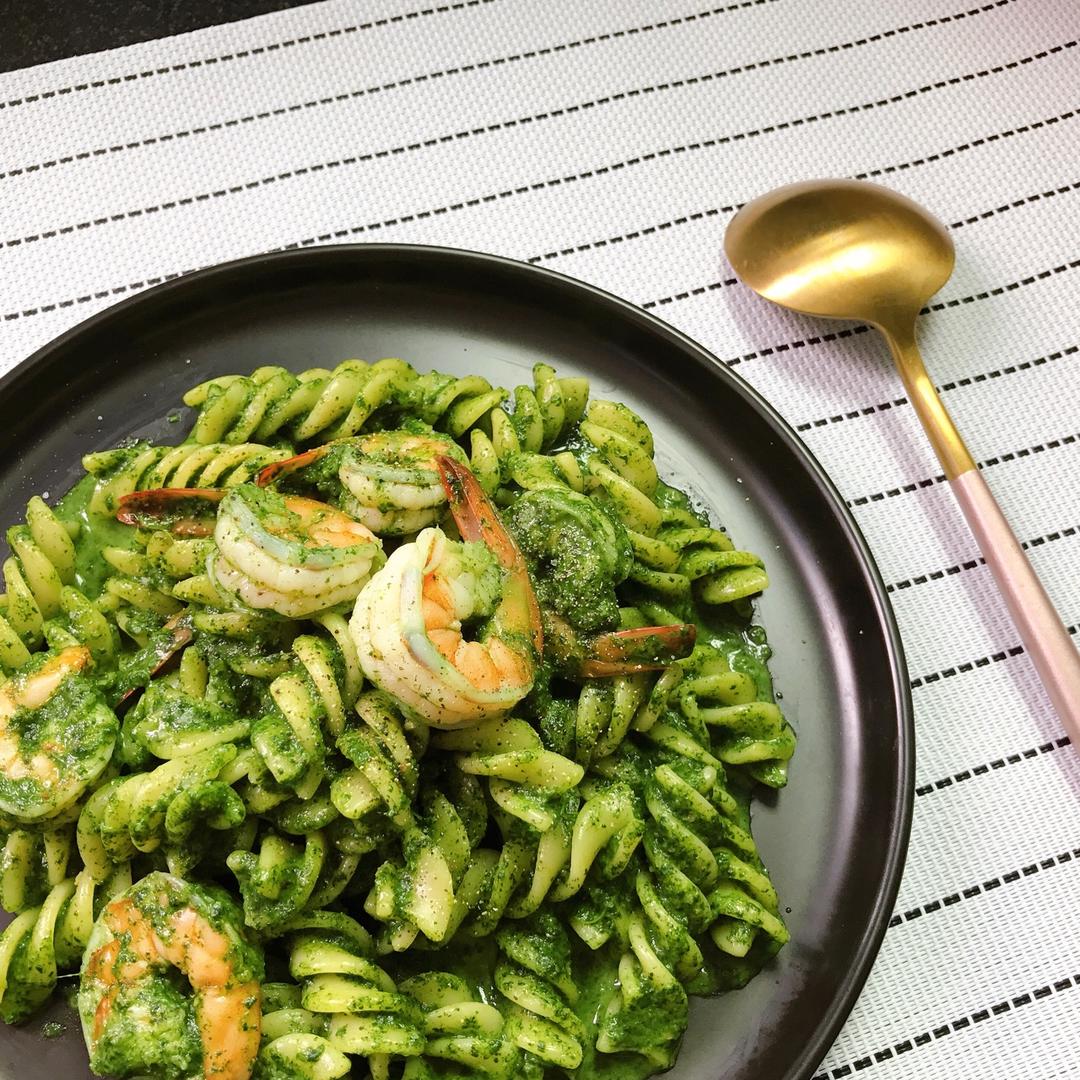 菠菜青酱意面