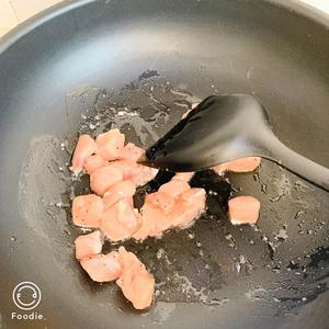 茭白青椒炒鸡胸肉  减脂好菜的做法 步骤5