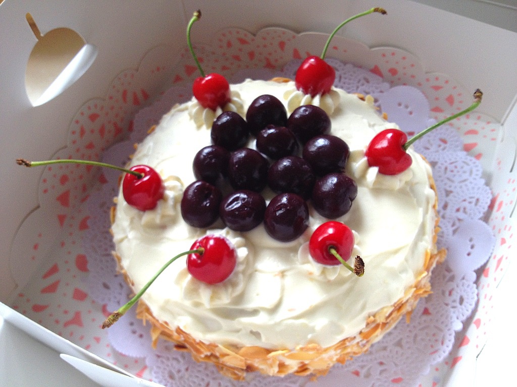 奶油水果装饰蛋糕