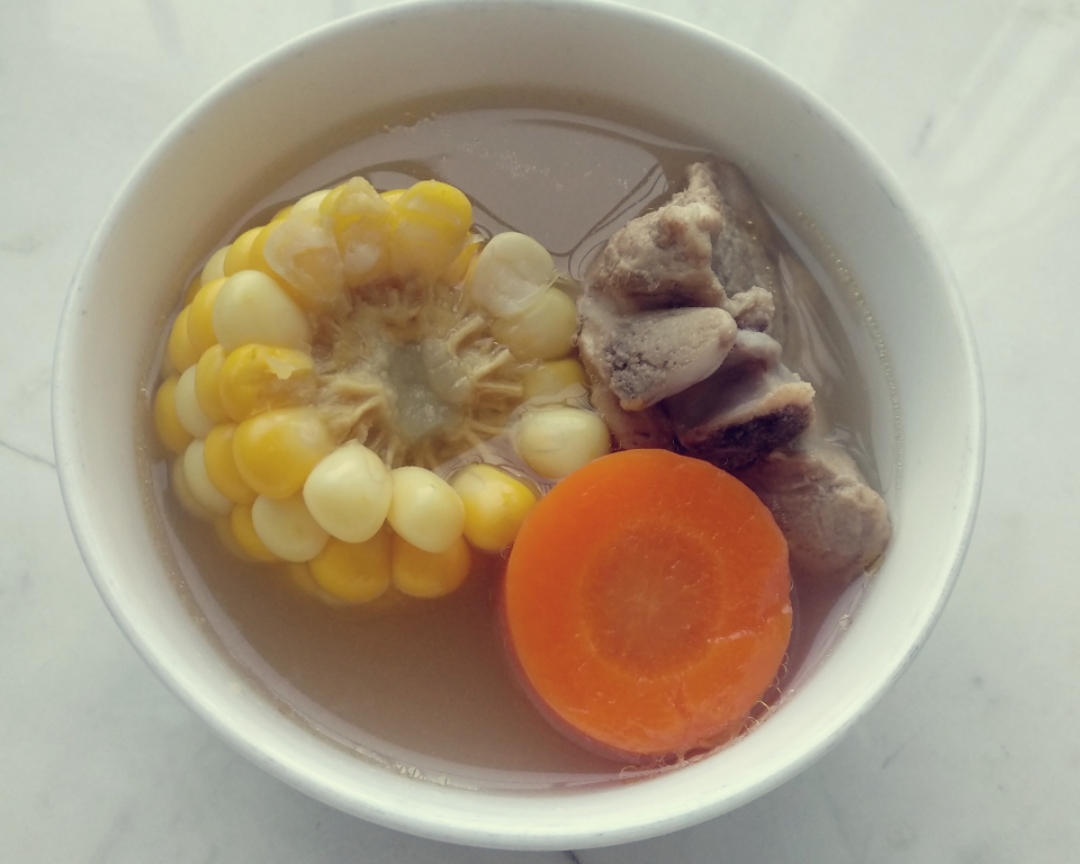 广东汤谱之清润健胃助消化                                       红萝卜粟米龙骨汤的做法