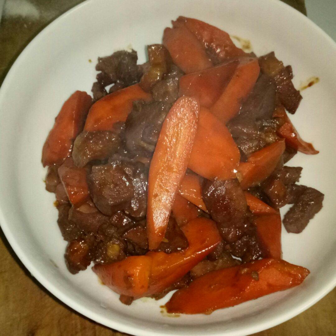 红焖羊肉炖胡萝卜
