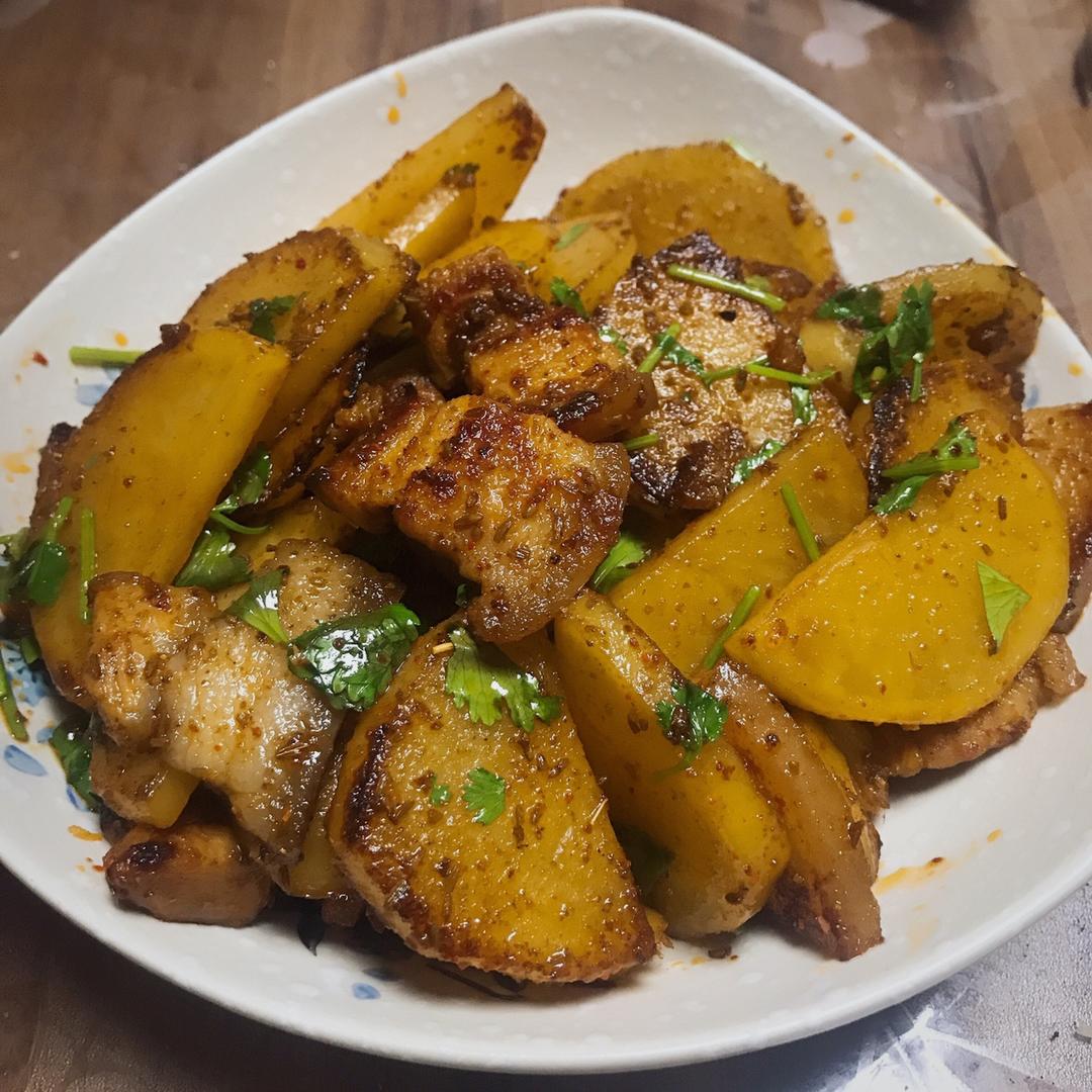 五花肉烧土豆片，孜然味，香