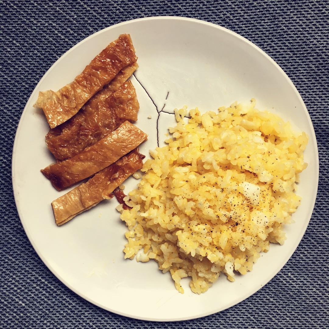 一碗能改善你体质的金黃蛋炒饭