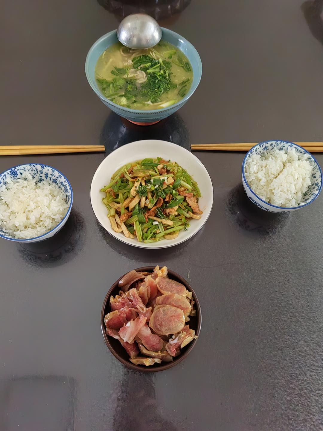 不是每个芹菜炒肉丝都是一个味的做法