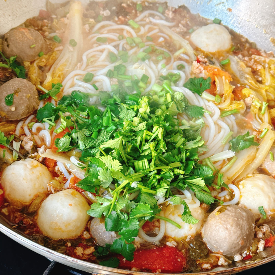 盒马酸菜肉沫米粉（3人份）
