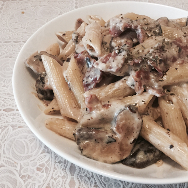白汁蘑菇培根意粉