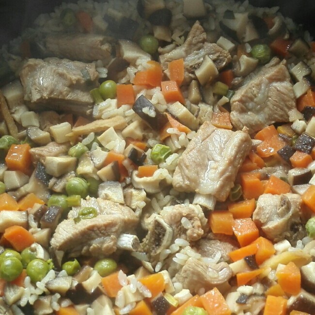 喷香排骨焖饭（爆好吃）