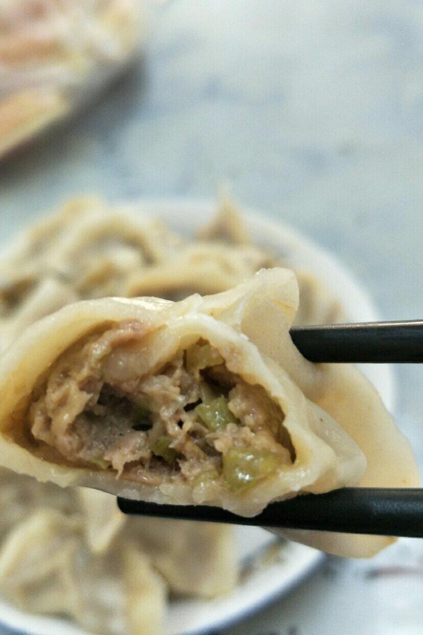 好吃的牛肉馅饺子 也可以用来拌猪肉馅