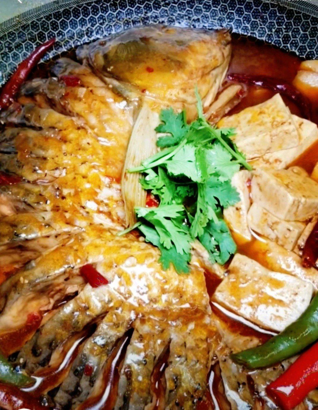 英子219做的铁锅炖鱼