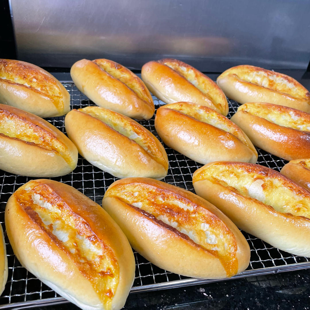 秋冬就应该吃甜蜜蜜的东西~蜜薯岩烧乳酪面包！