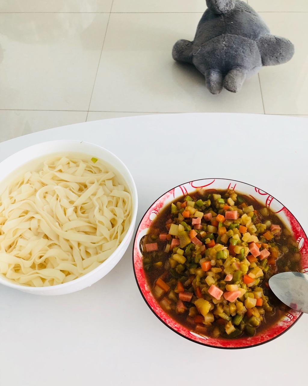 土豆茄子打卤面（超简单超美味）