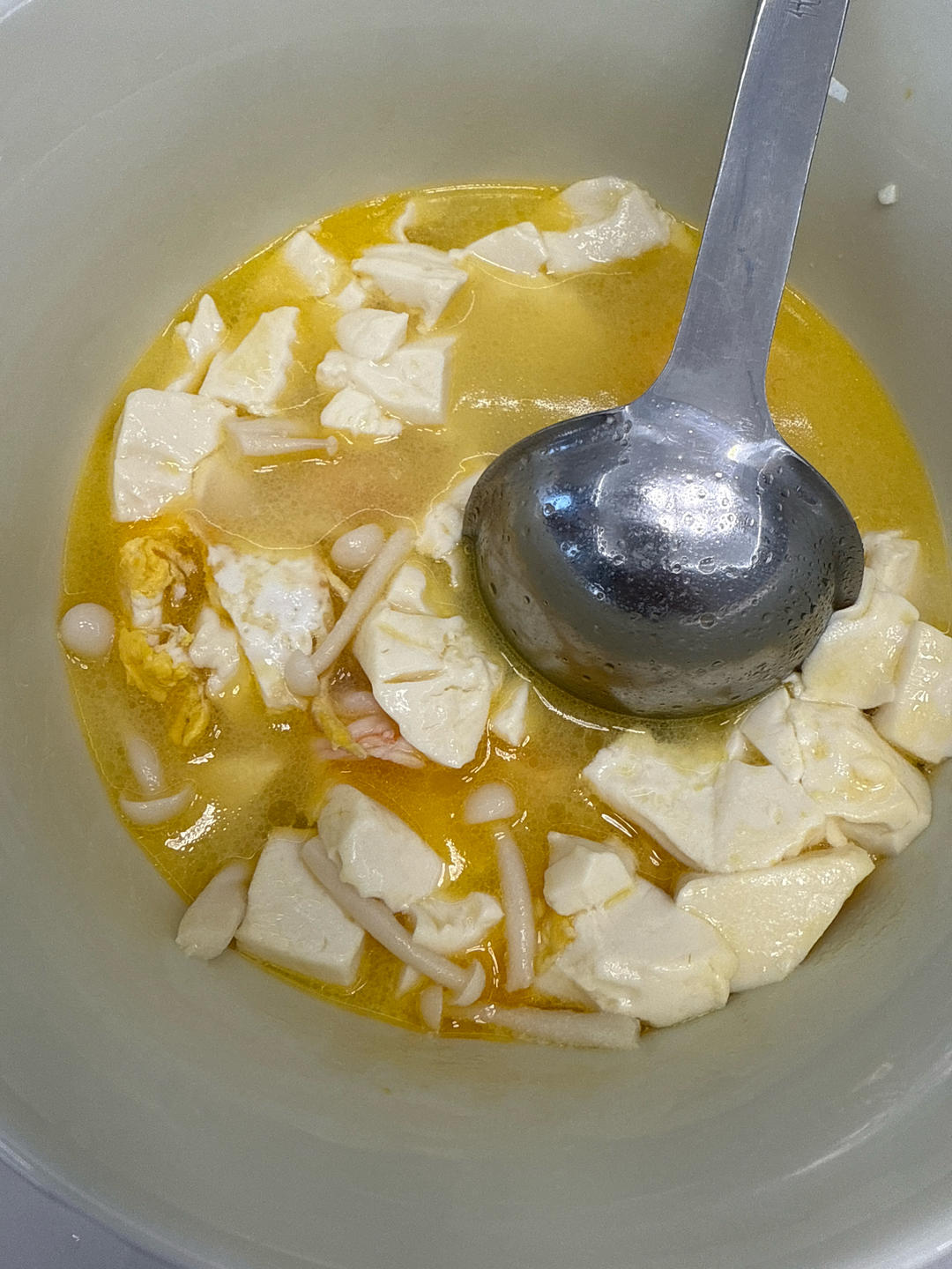 鲜虾菌菇豆腐汤