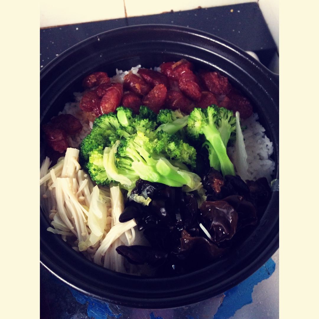 传统腊肠煲仔饭