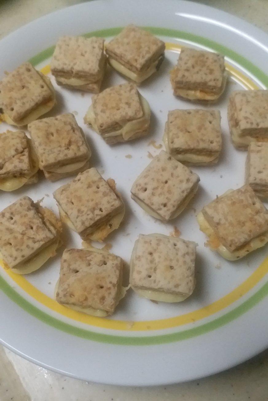 咸蛋黄海苔肉松牛扎酥