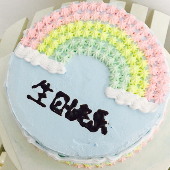 详细的裱花教程--彩虹蛋糕