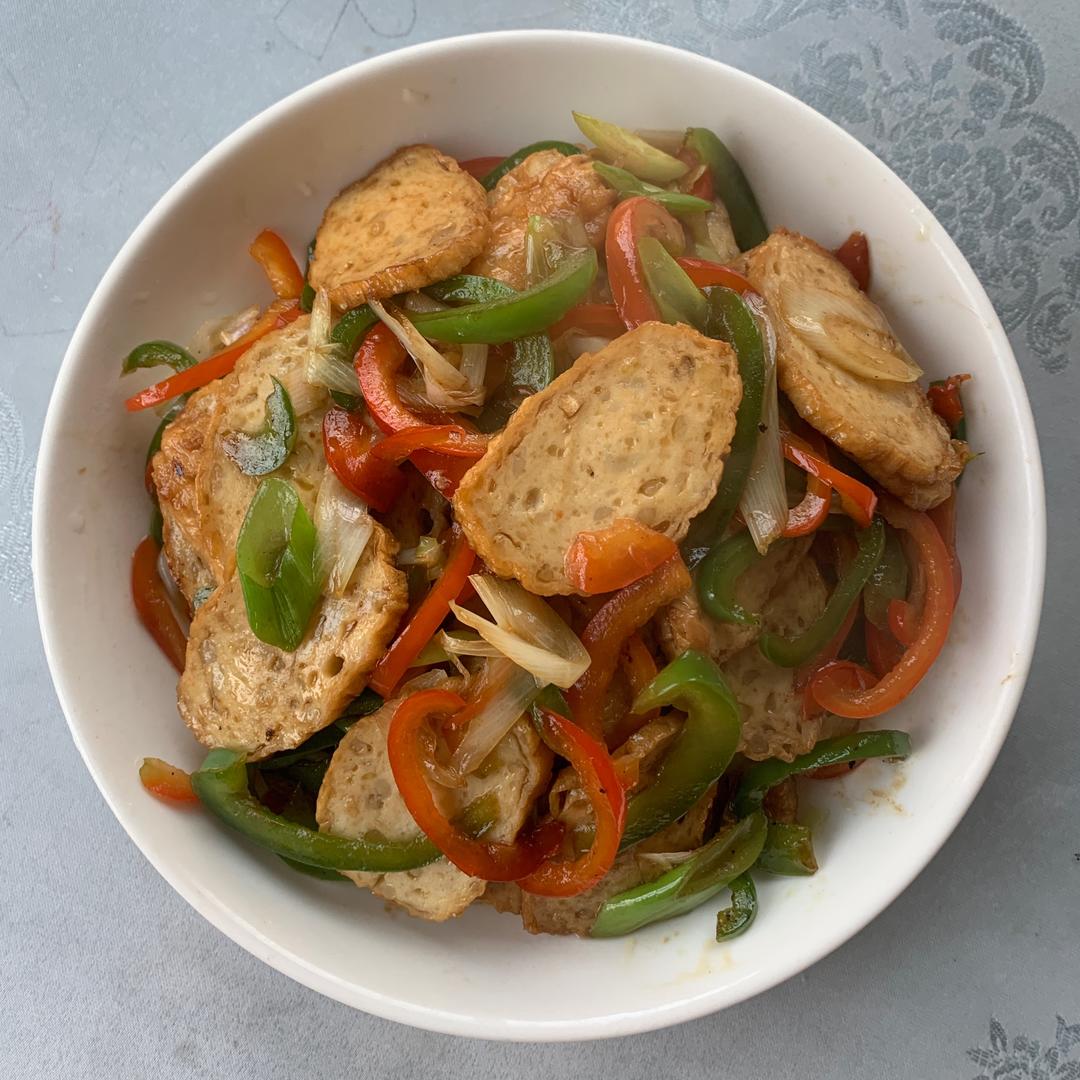 青红灯笼椒炒猪肉卷