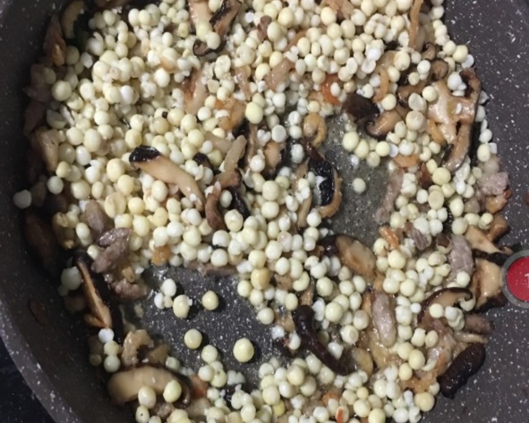 野生香菇鲜茨实焖排骨的做法 步骤6