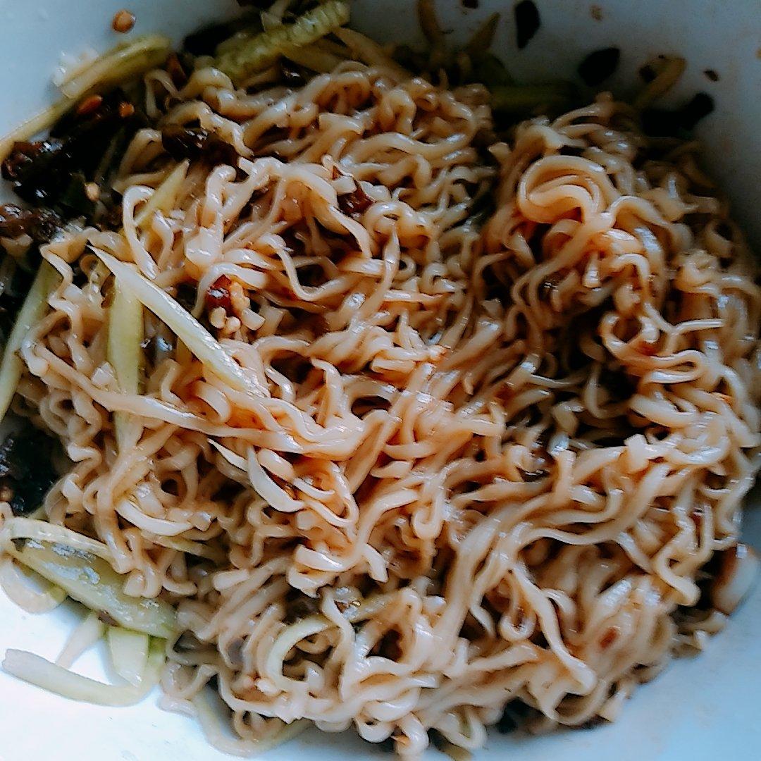 姥姥的爽口凉面！（干拌挂面）