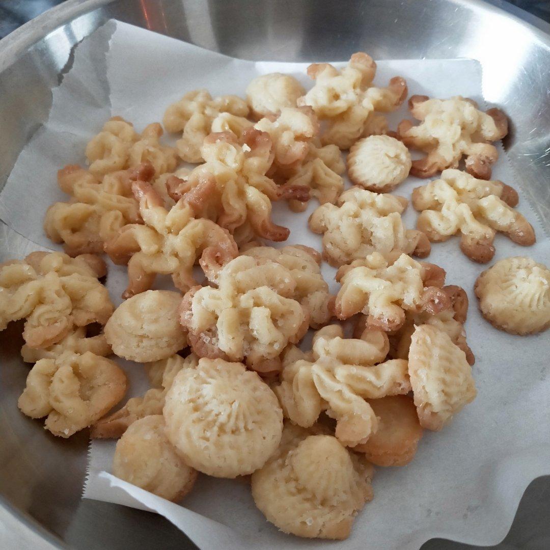 没有黄油也同样做出香酥不腻，花纹立体清晰的曲奇