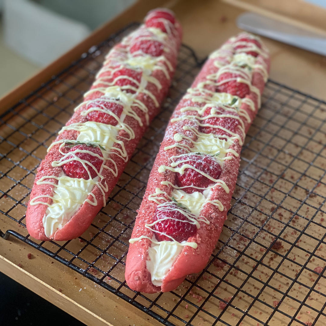 草莓🍓奥利奥魔法棒面包